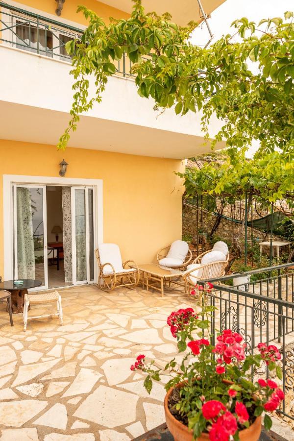 Janakis Apartments Himarë Exteriér fotografie